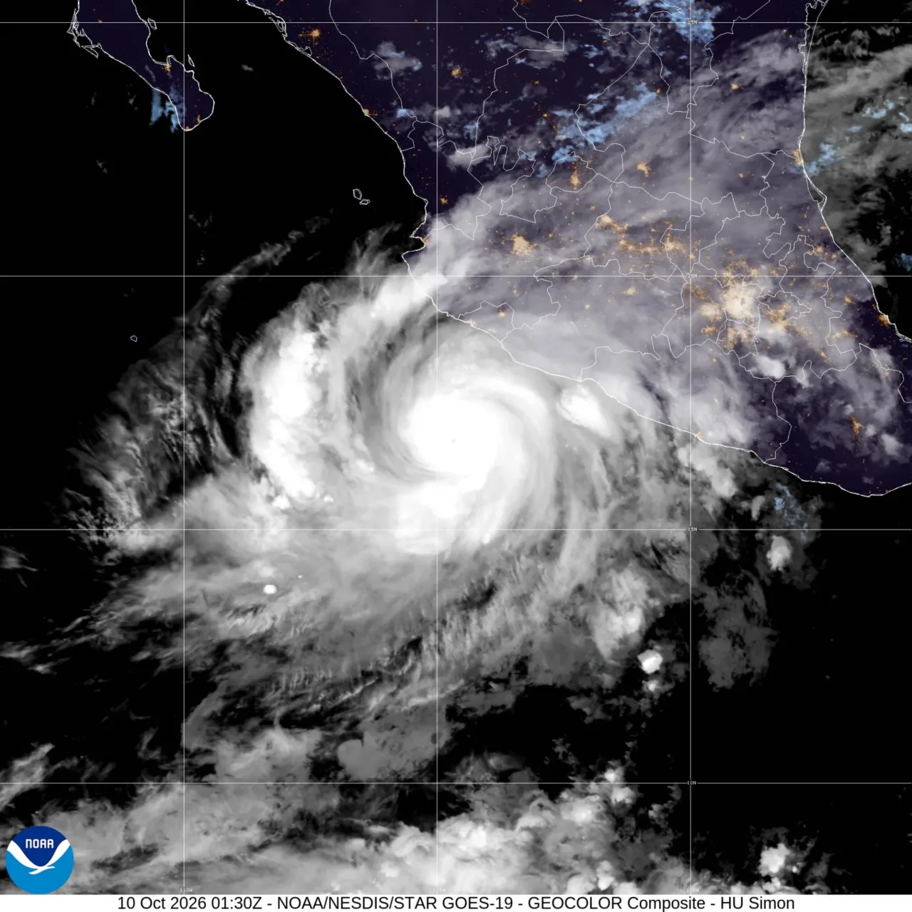 Vista satelital del huracán Simón frente a la costa del Pacífico mexicano