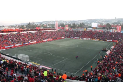 Cancha y tribunas del Estadio Caliente de Tijuana
