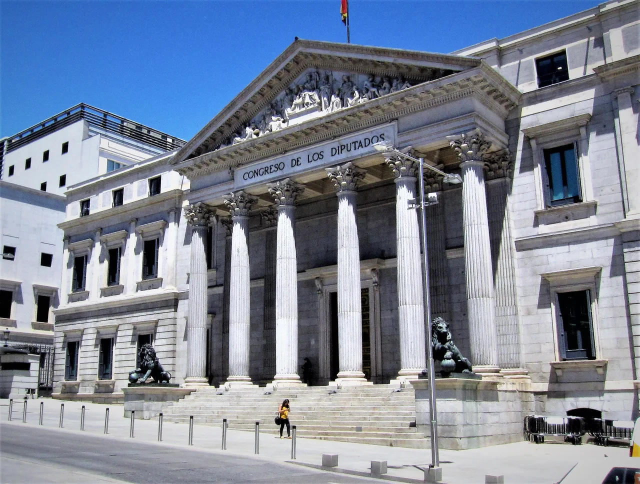 Façade of Spain’s Congress in Madrid, showing its columns and an entrance lion.