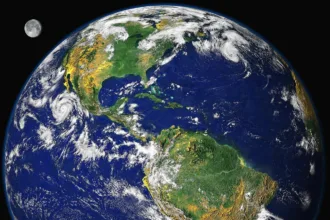 Composición satelital Blue Marble con América y el océano Pacífico oriental