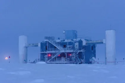 IceCube Laboratory at the South Pole at twilight, with the Moon near the horizon