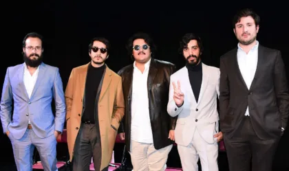 Los integrantes de Little Jesus posan en una conferencia de prensa