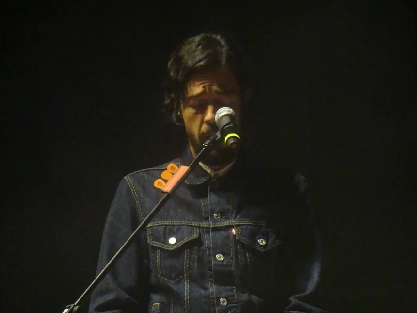 Meme del Real sings into a microphone onstage
