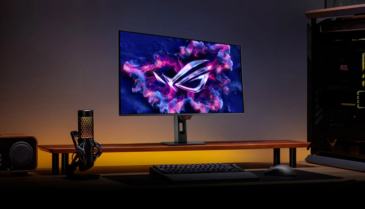 Monitor ASUS ROG Strix OLED XG32UQDS en un escritorio