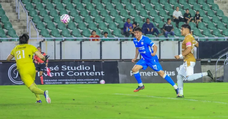 Action from Dorados against Cruz Azul Hidalgo