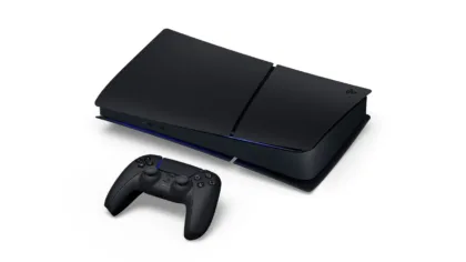 PS5 Digital Edition Midnight Black con su control DualSense