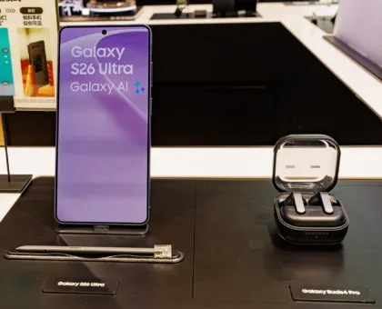 Samsung Galaxy S26 Ultra junto a sus accesorios