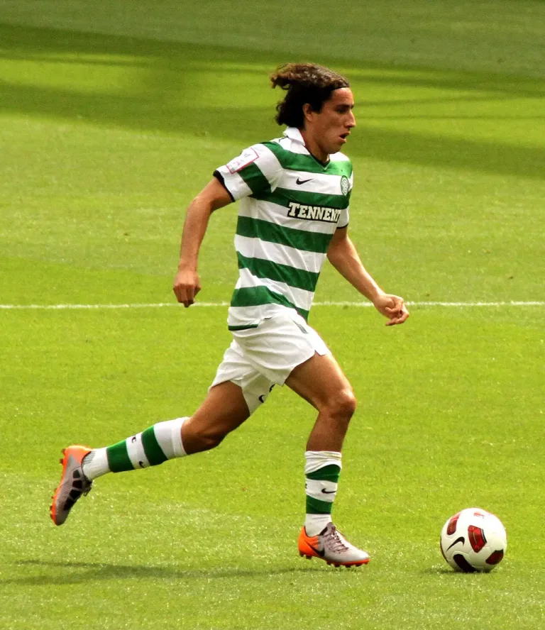 Archive photo from 12 November 2010: Efraín Juárez runs with the ball on a soccer field, wearing Celtic’s green-and-white striped uniform.