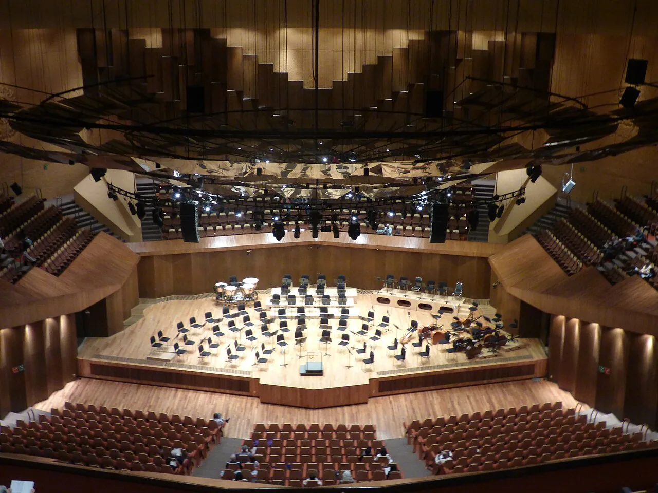Foto de archivo del 8 de marzo de 2015 que muestra el interior de la Sala Nezahualcóyotl, con el escenario de la orquesta y las butacas de la sala.