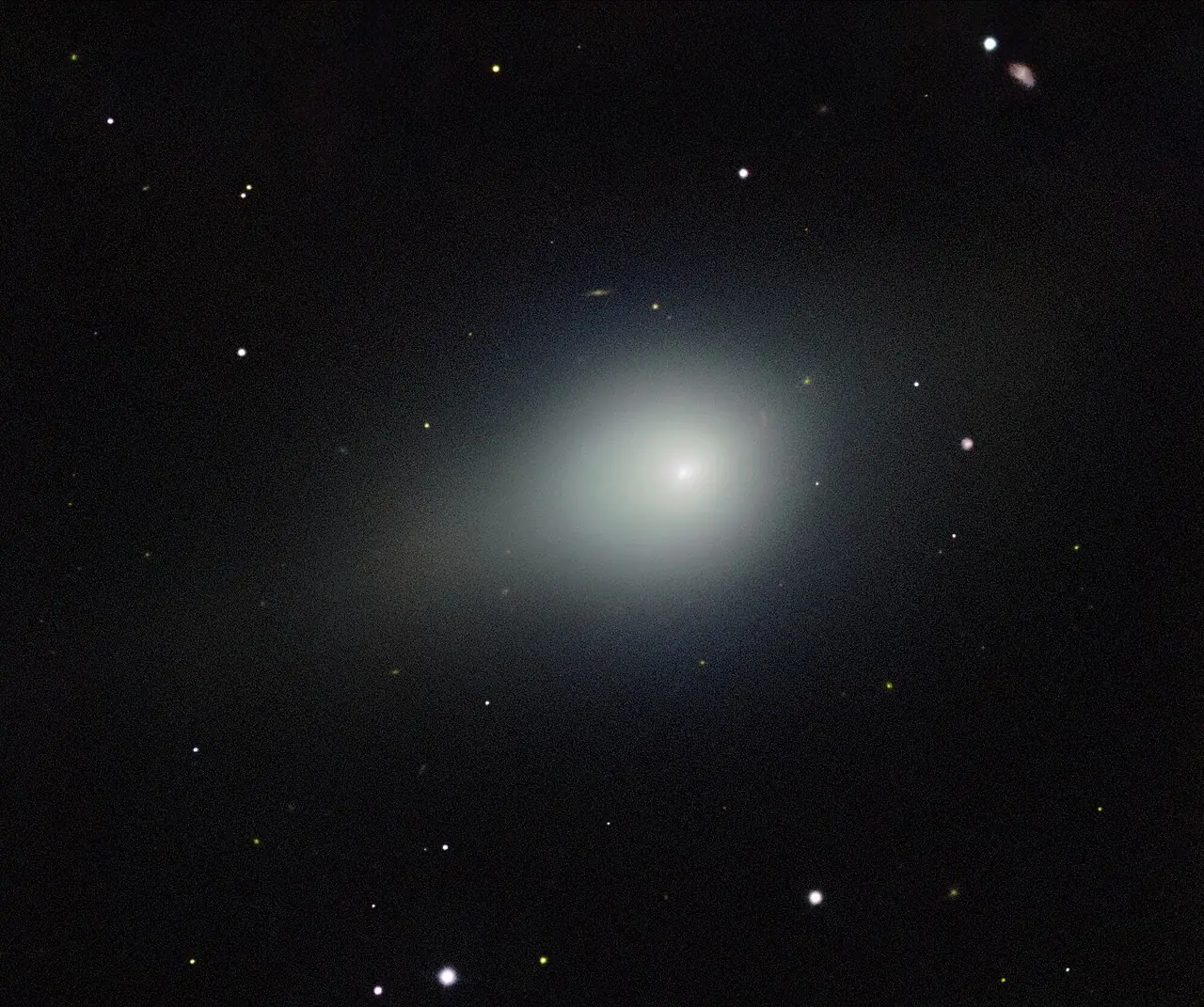 Foto de archivo del cometa interestelar 3I/ATLAS, con su coma luminosa visible entre las estrellas. Imagen captada el 12 de diciembre de 2025.