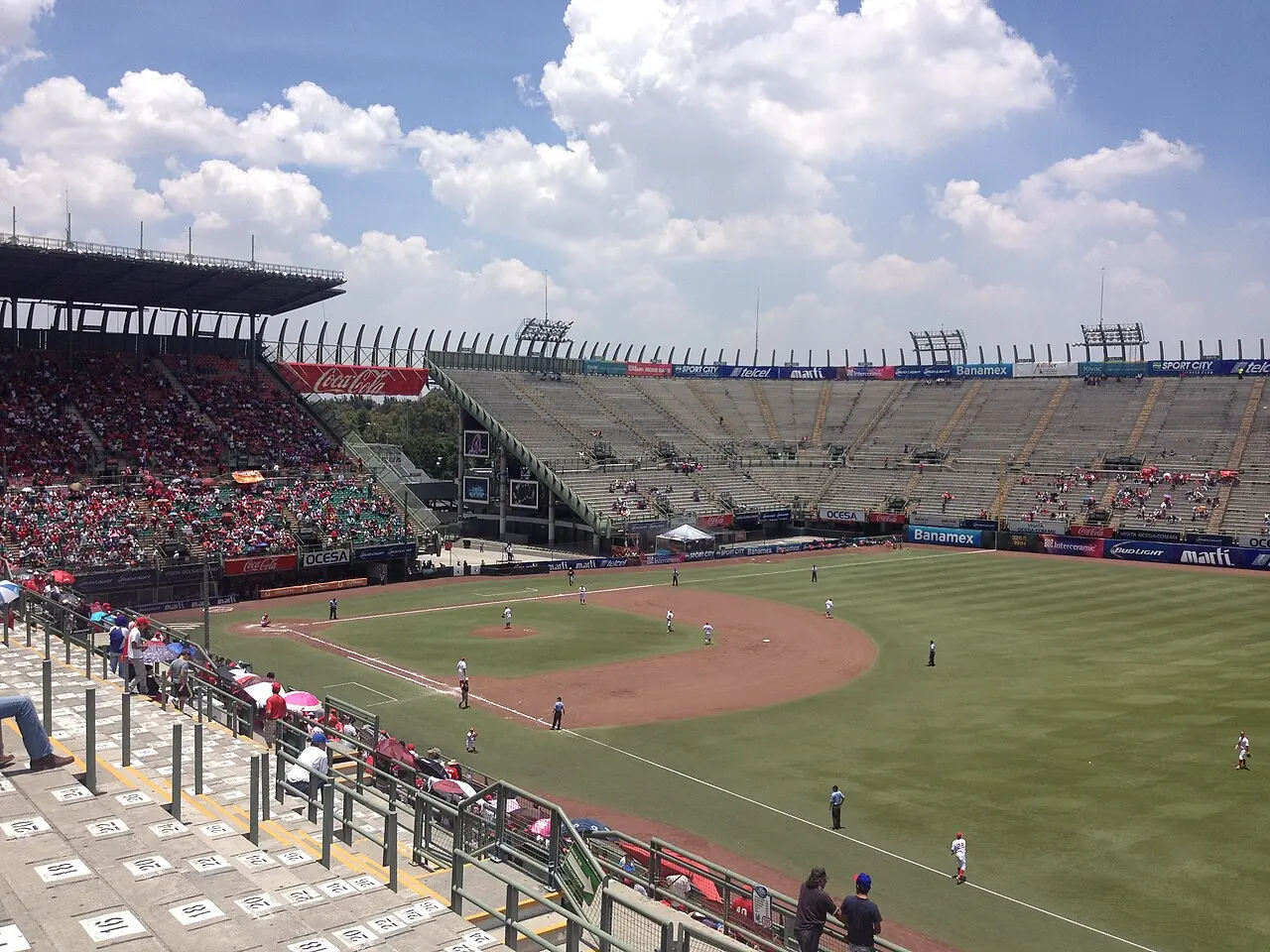 Foto de archivo del Foro Sol, actual Estadio GNP Seguros, con el campo de béisbol y las gradas visibles; tomada el 17 de agosto de 2014.