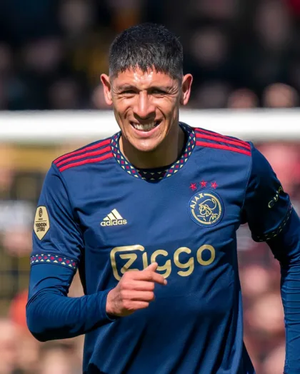 Foto de archivo de Edson Álvarez con la camiseta del Ajax durante un partido, el 2 de abril de 2023.