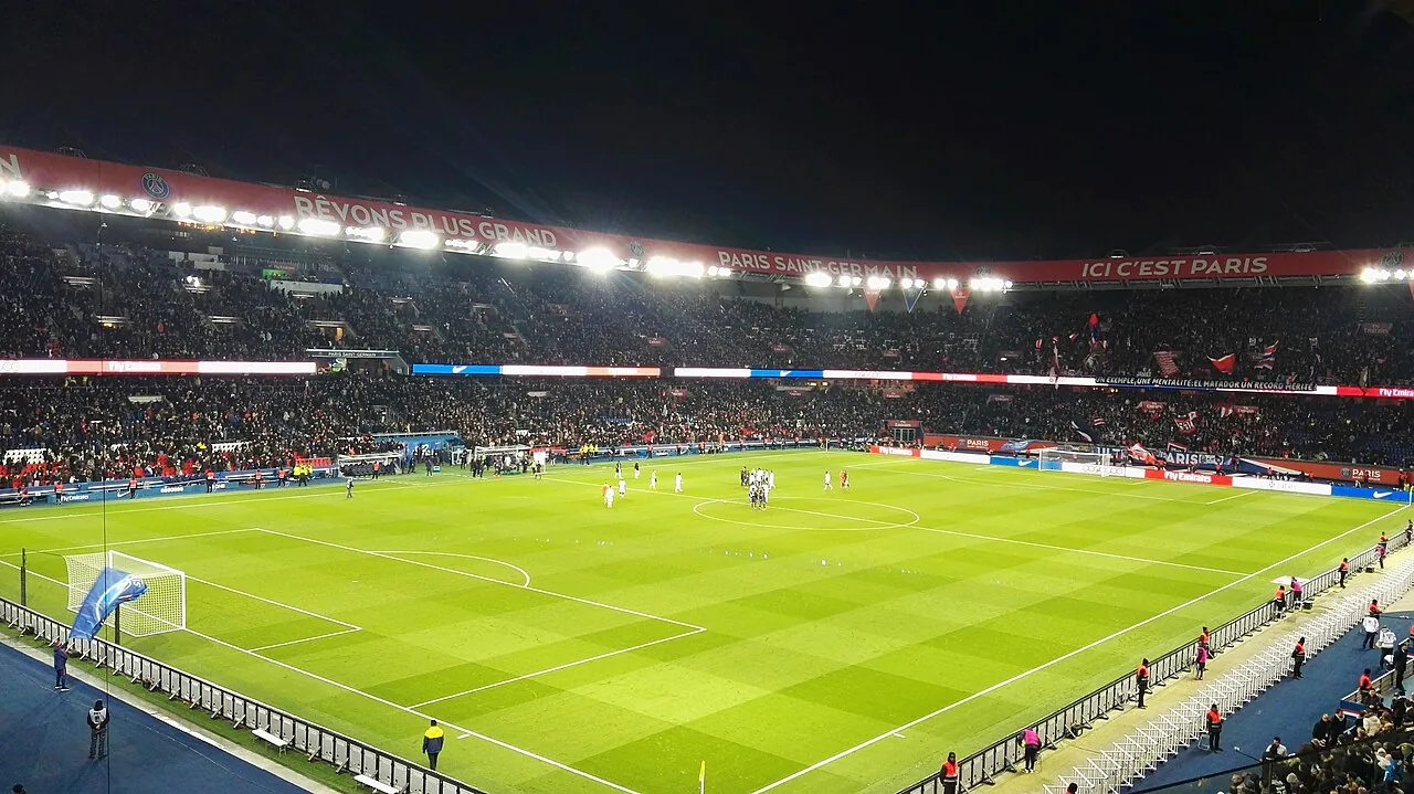 Foto de archivo del estadio Parc des Princes en París durante un partido de fútbol, el 17 de febrero de 2018.