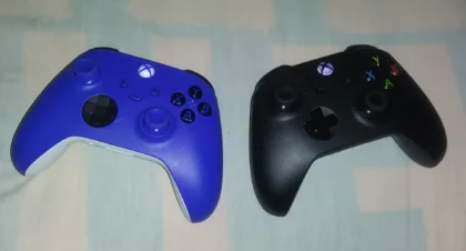 Controles de Xbox Series y Xbox One, fotografía de archivo de 2021