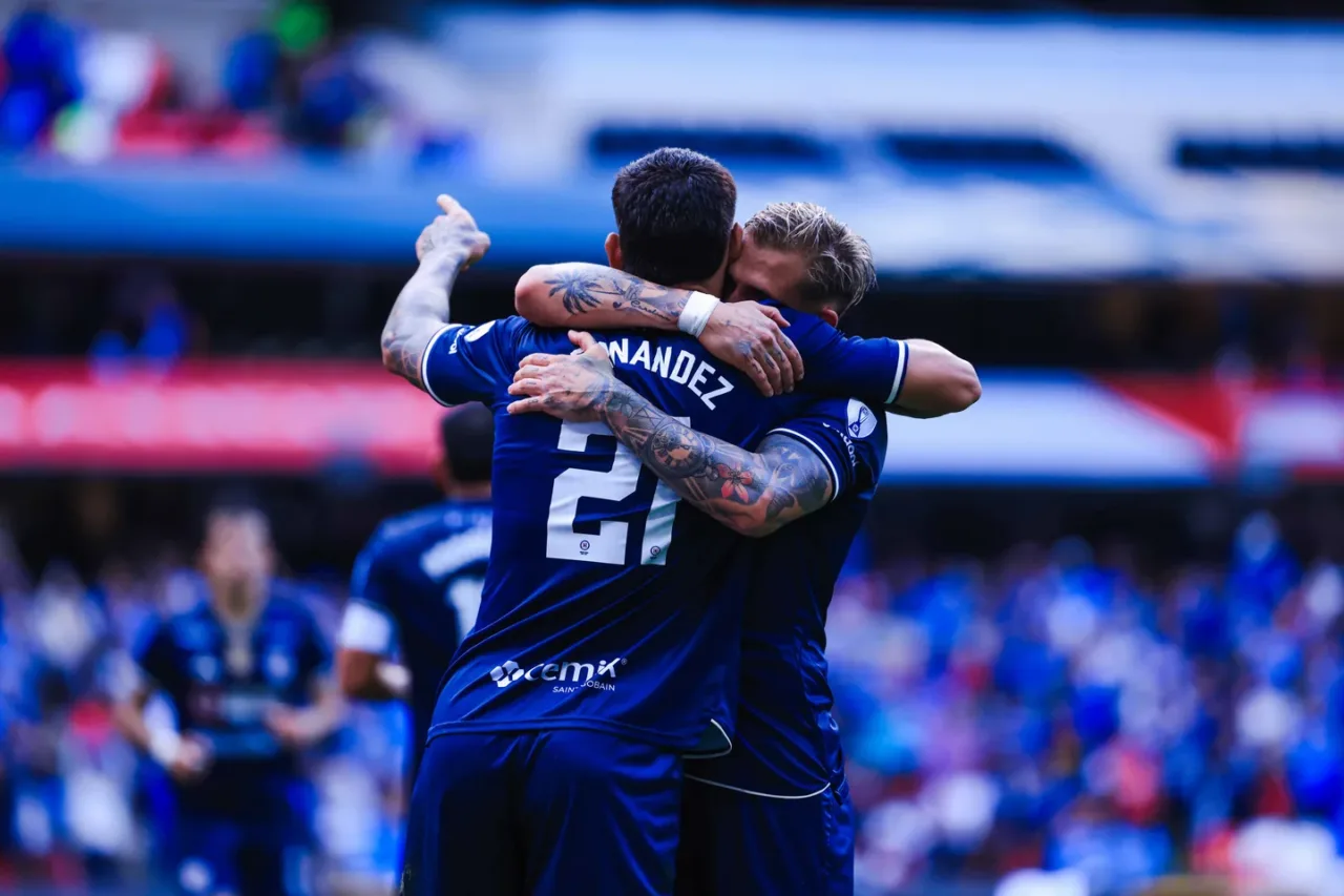 Jugadores de Cruz Azul celebran durante un partido ante Toluca, en una fotografía de archivo